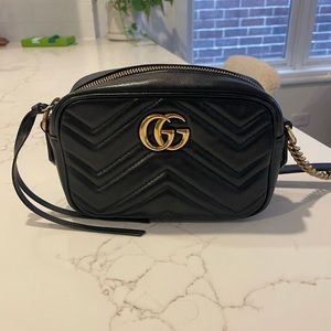 Gucci marmont black mini camera bag